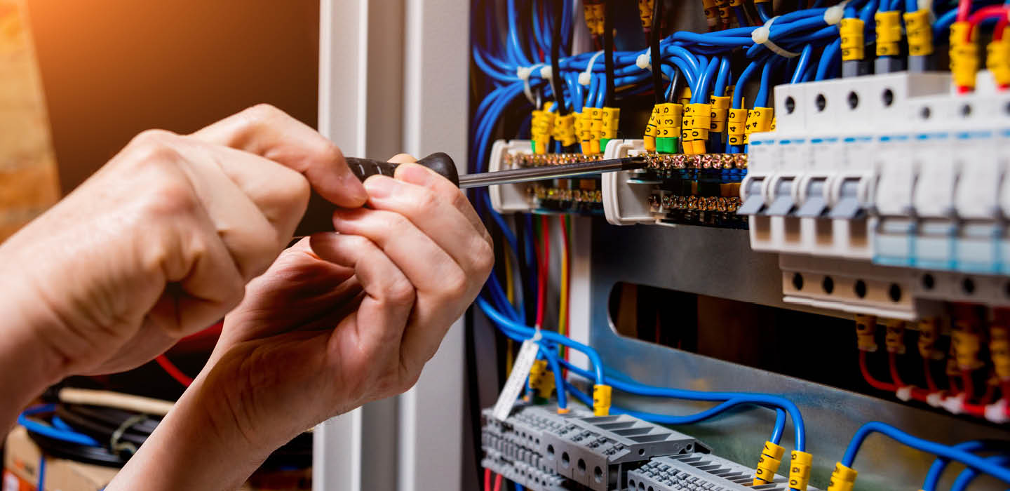 Ihr Meister­betrieb mit Sie Lösungen für Sanitär­technik, Elektro­technik, Heizung und Klima. Wir sind Hand­werker – alle techni­schen Arbeiten – egal ob Neu­bau, Sanierung, Umgesta­ltung oder Instand­haltung | Marquardt & Streck Hamburg Billstedt